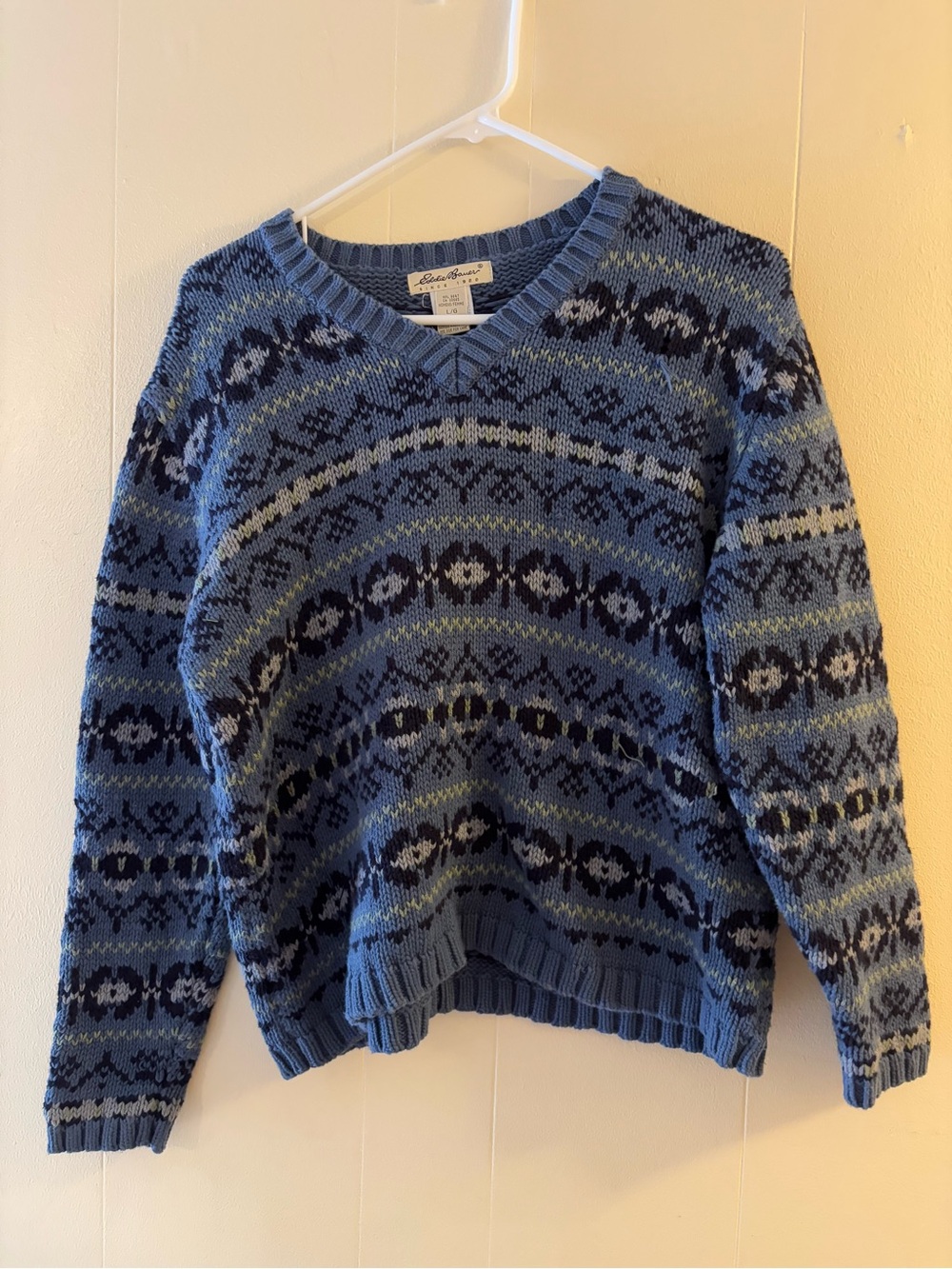 Eddie Bauer Blue Patterned V-Neck Sweater with Navy Accents
